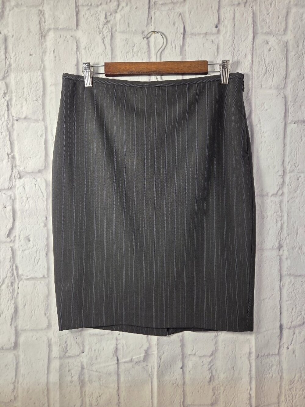 The Limited 6 Black Blue Pinstripe Wool Blend Knee Length Pencil Skirt (FLAW)